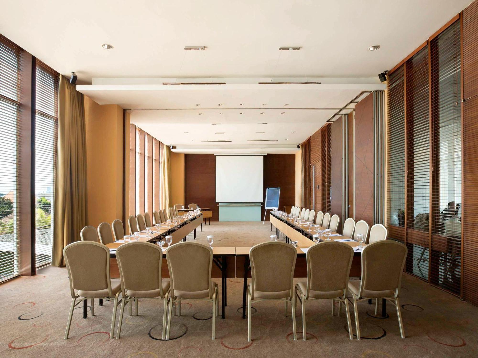 Novotel Bandung Buitenkant foto
