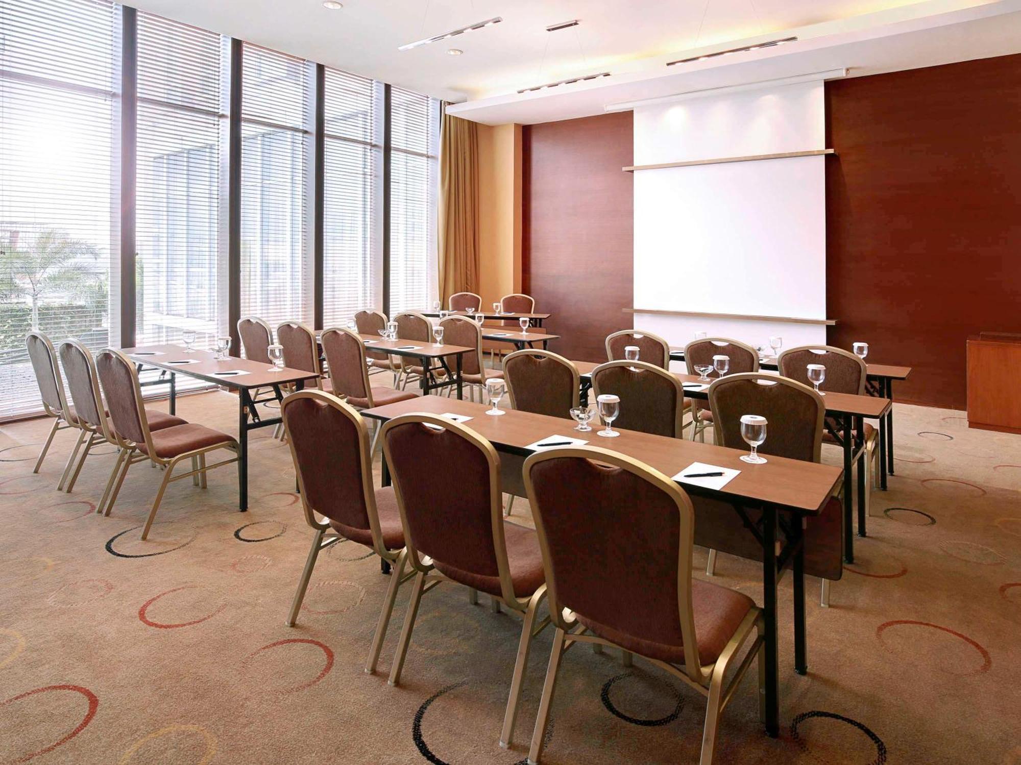 Novotel Bandung Buitenkant foto