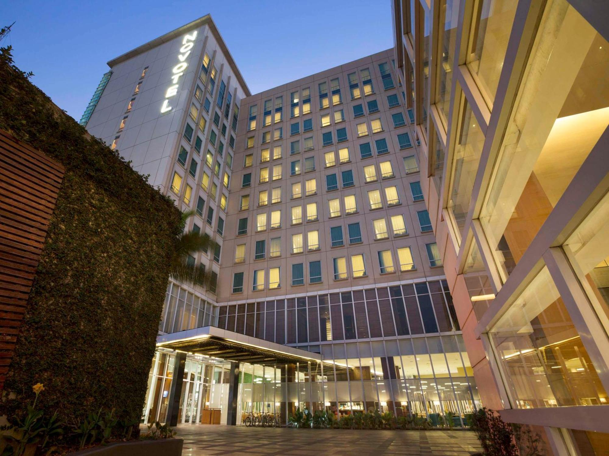 Novotel Bandung Buitenkant foto