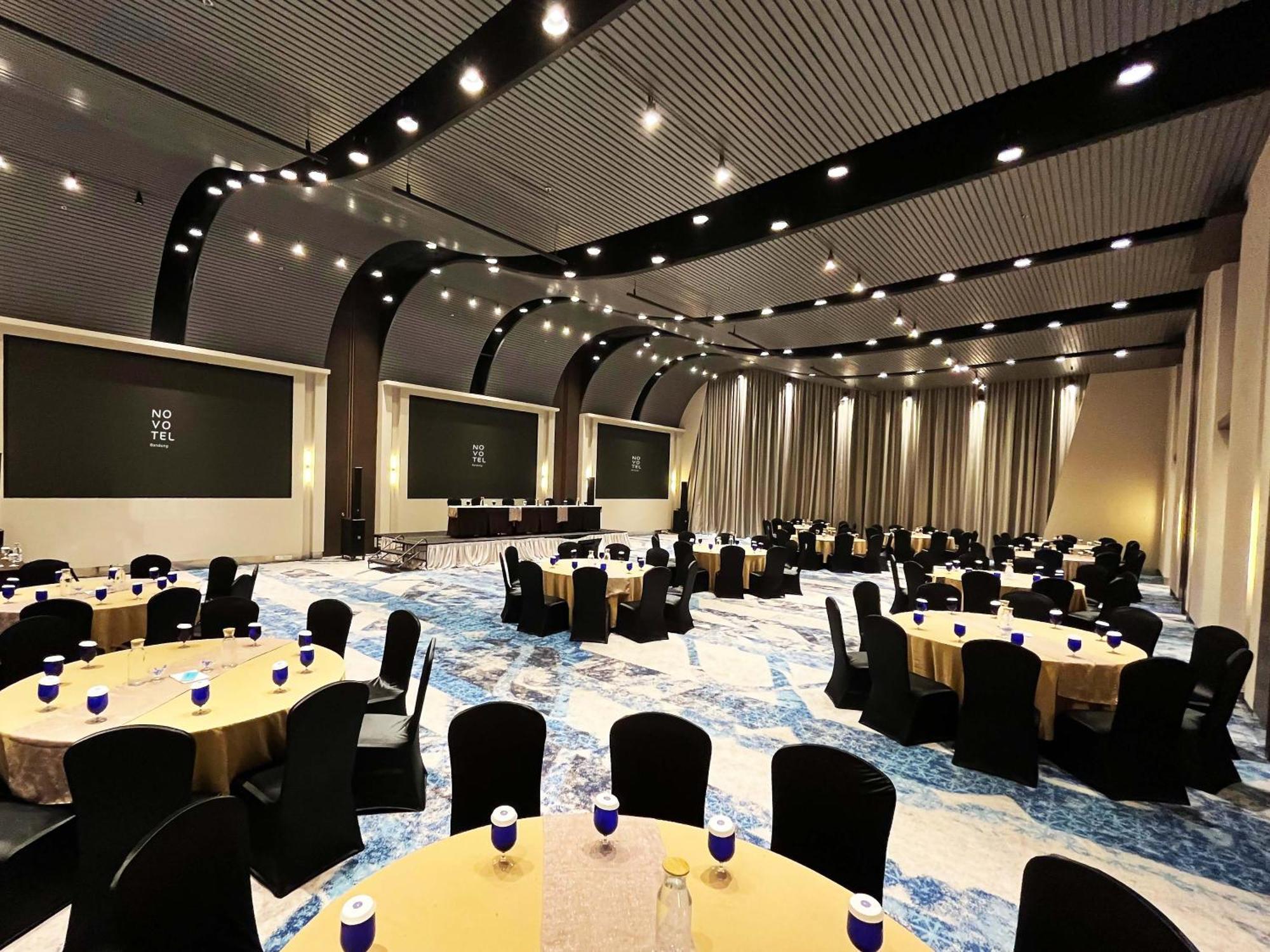 Novotel Bandung Buitenkant foto