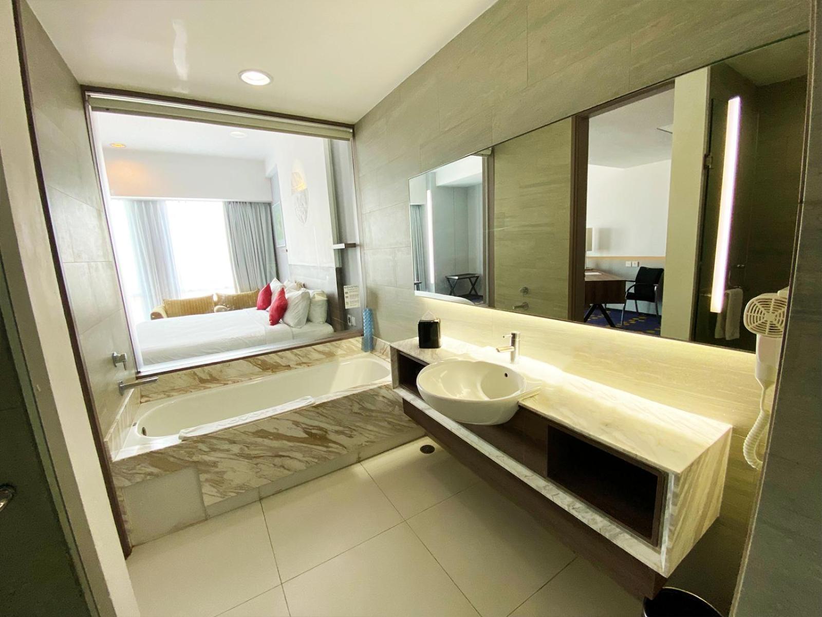 Novotel Bandung Buitenkant foto