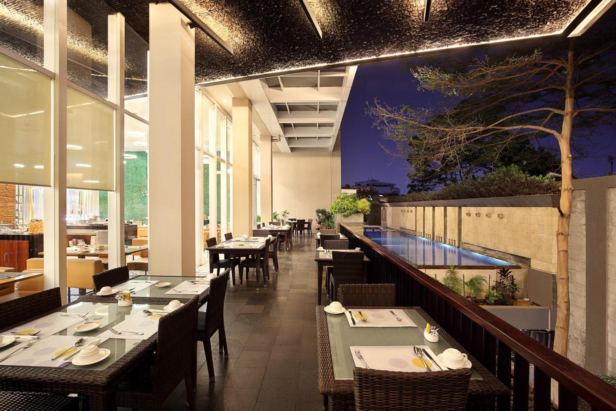 Novotel Bandung Buitenkant foto
