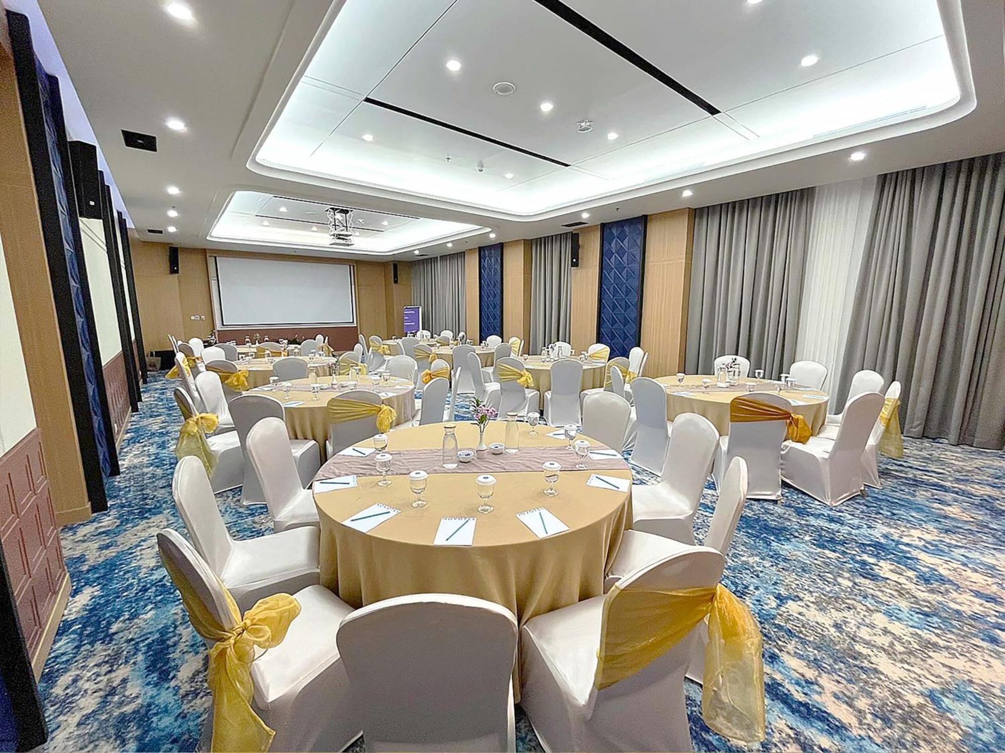 Novotel Bandung Buitenkant foto